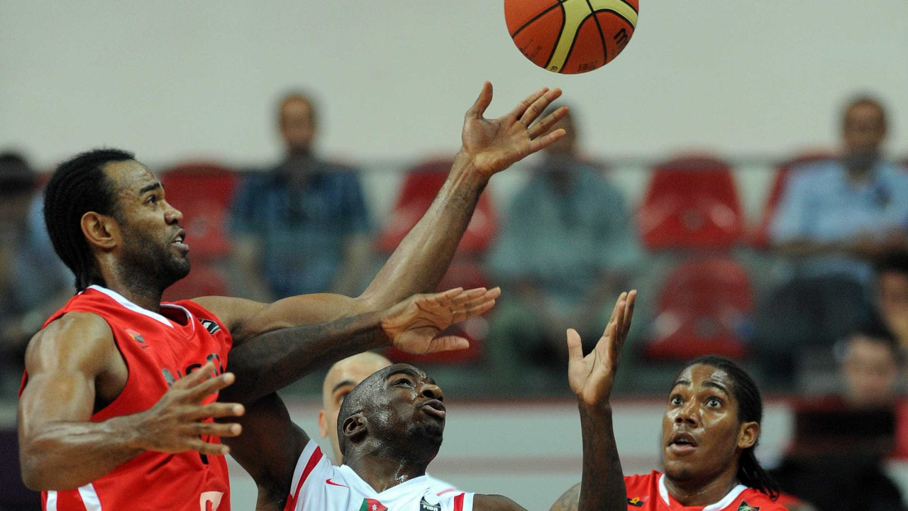 Basquetebol/Angola: Carlos Morais próximo de fazer história