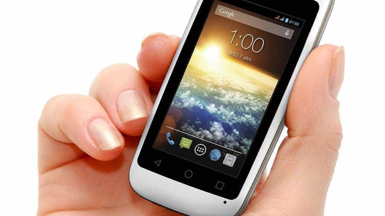 Posh Micro x s240. Мини андроид смартфон 4g. Самый маленький сенсорный смартфон. Микро мобайл