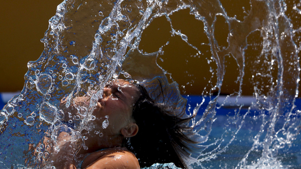 Calor deixa amanhã 8 distritos do continente a 'amarelo'. Saiba quais