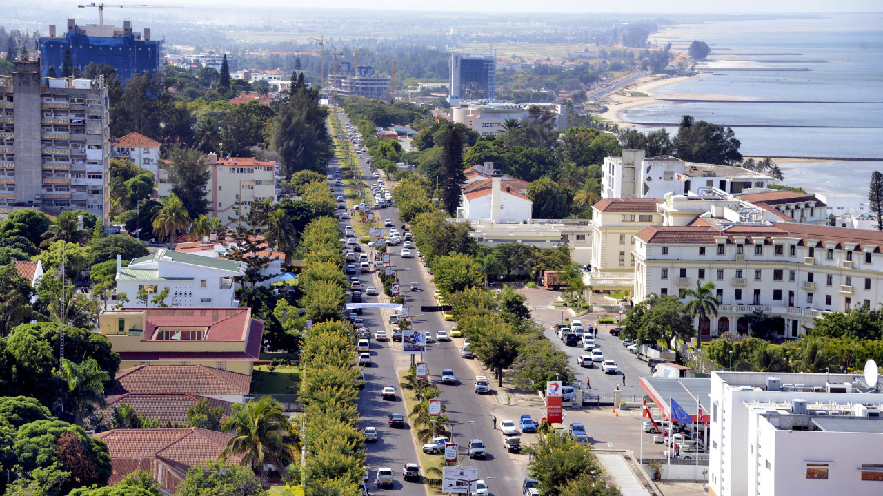 Descarbonizar transportes começa em Maputo até 2030 com gás e elétricos