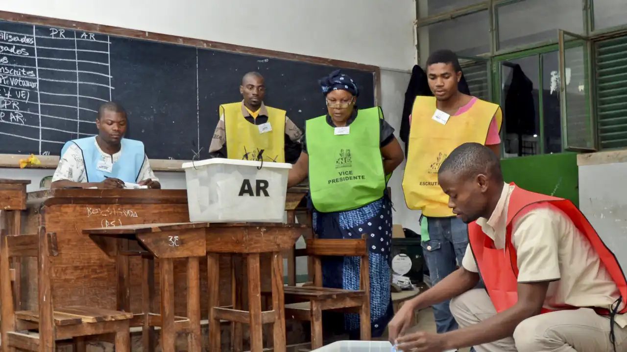 CNE afasta cenário de "enchimento de urnas" com votos irregulares