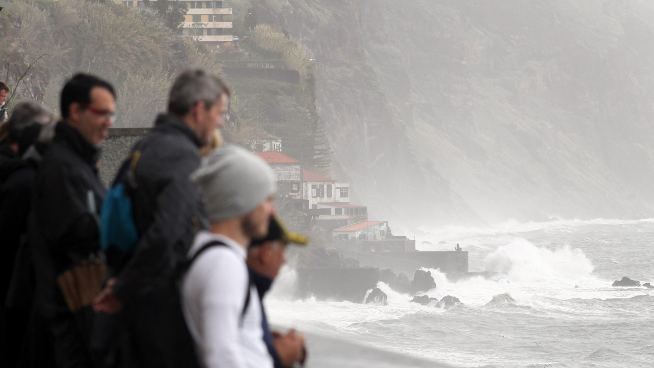 Capitania do Funchal prolonga aviso de agitação e vento forte até sábado