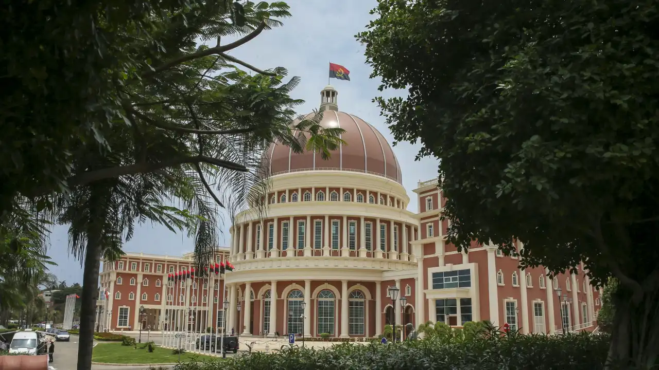 Angola. Parlamento aprovou representantes na comissão eleitoral