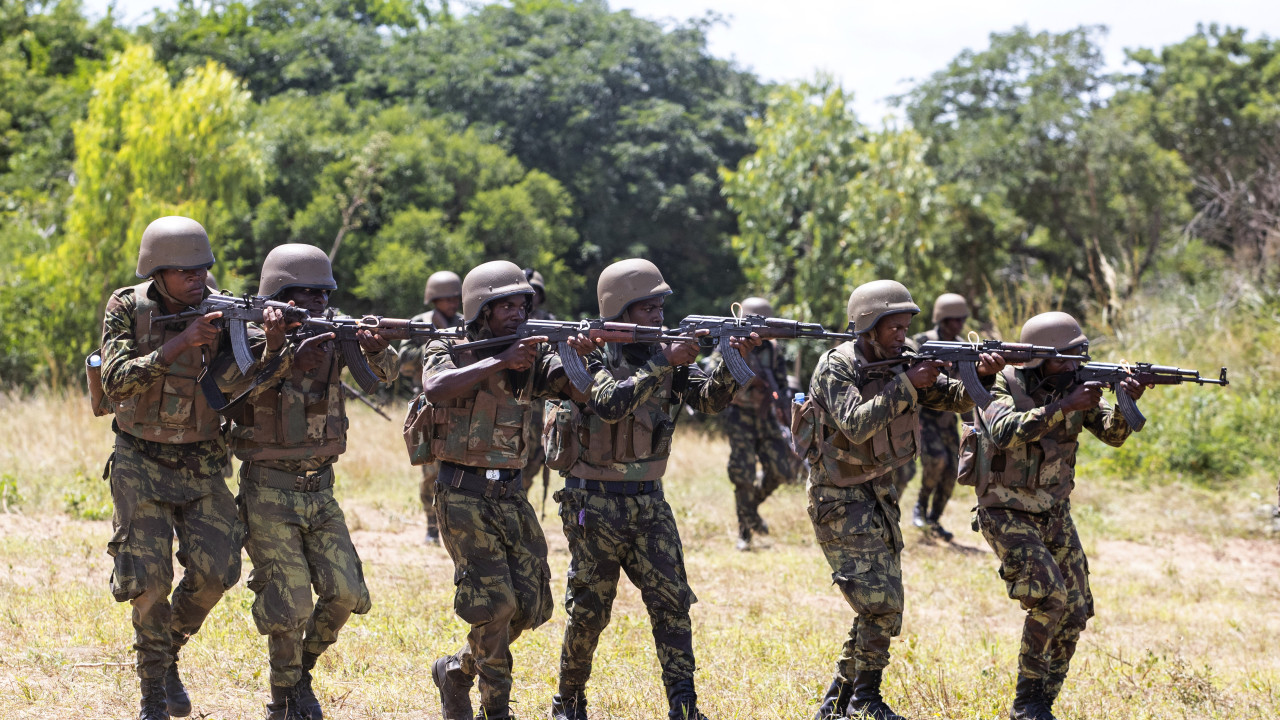 Moçambique quer recensear milhares de jovens para serviço militar em 2024