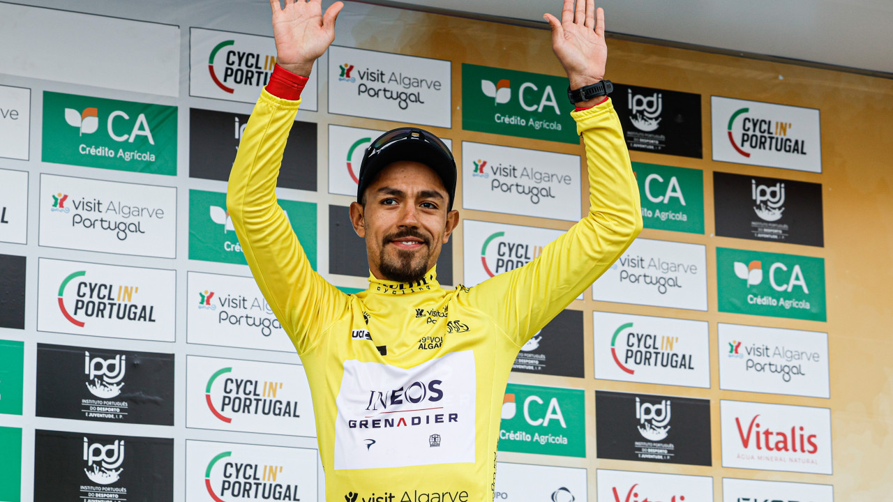 Volta ao Algarve. Daniel Martínez inicia defesa do título na 50.ª edição