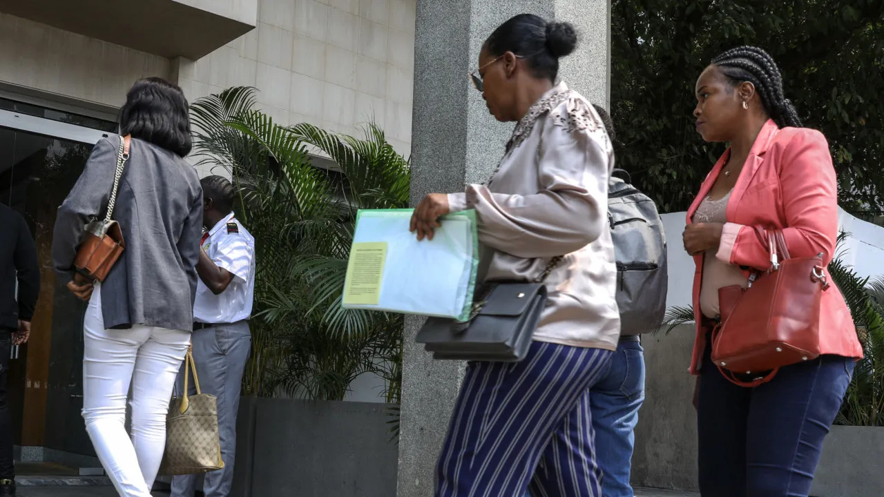 Moçambique promete políticas para integrar estudantes formados lá fora