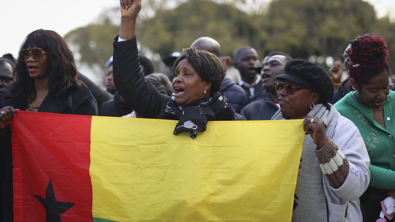 Guiné-Bissau. Proibição de manifestações considerada violação &quot;vil&quot;