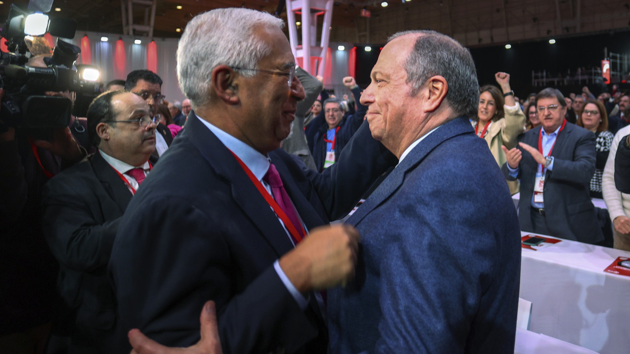 Carlos César reeleito presidente do PS com 90,36% dos votos