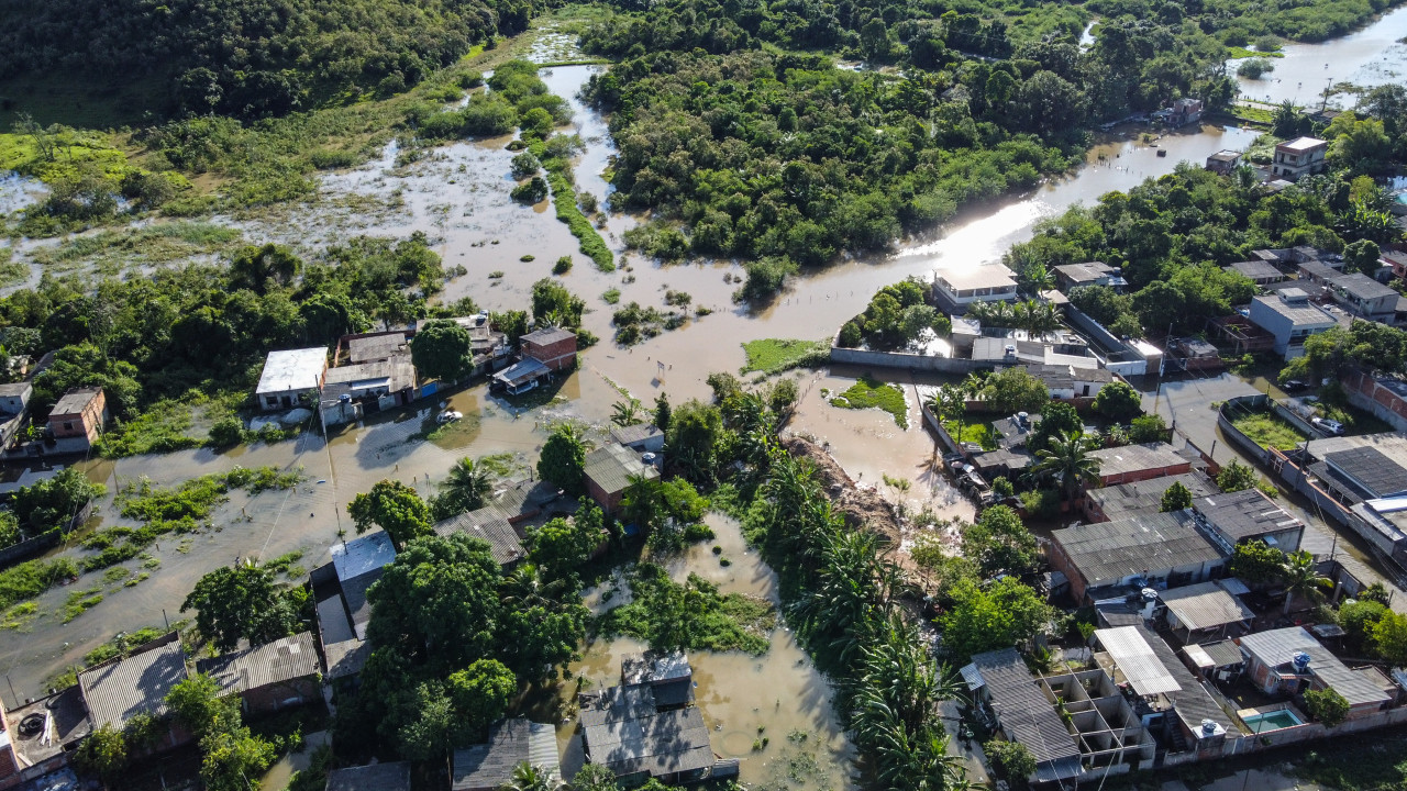 Há já 13 mortos e nove mil desalojados devido a chuva no Rio de Janeiro