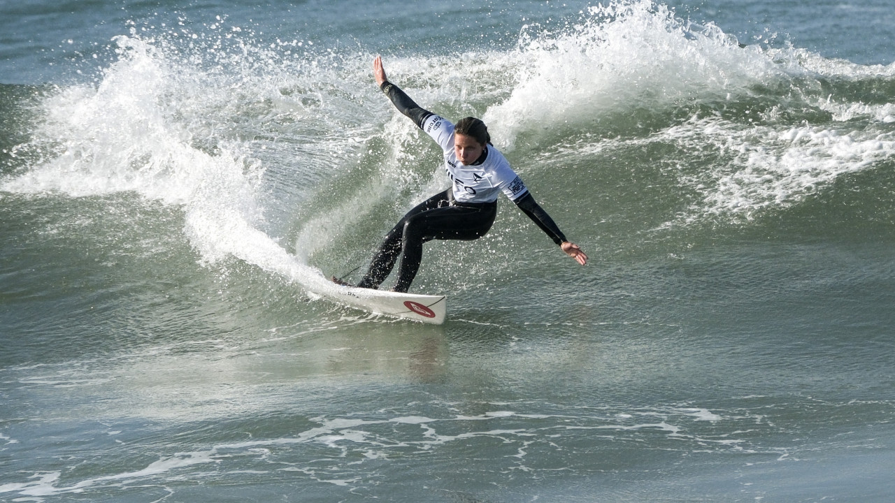 Surfista Francisca Veselko nona classificada no Balito Pro