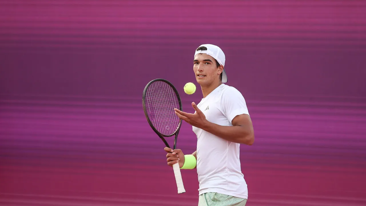 Henrique rocha é o segundo português na 3. ª ronda de roland garros