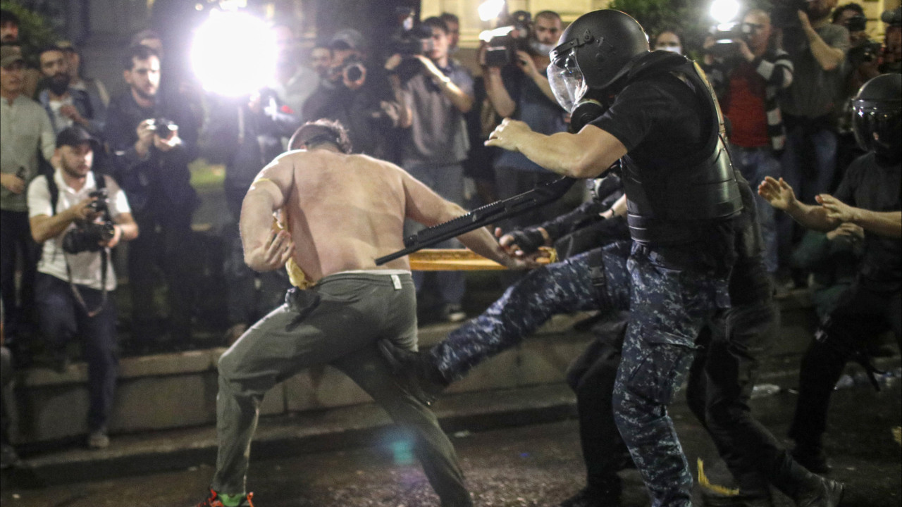 Geórgia. 63 detidos em protestos contra lei de agentes estrangeiros