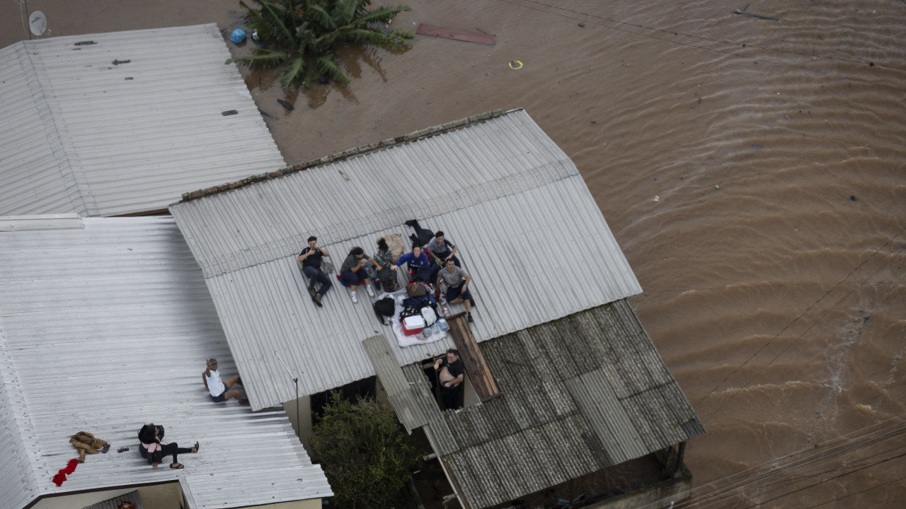 Cheias já fizeram 67 mortos no Brasil, 101 pessoas desaparecidas