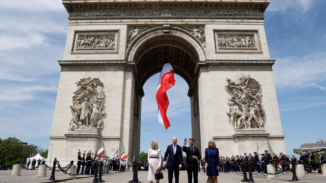 Macron recebeu Joe Biden no Arco do Triunfo no início de visita de Estado