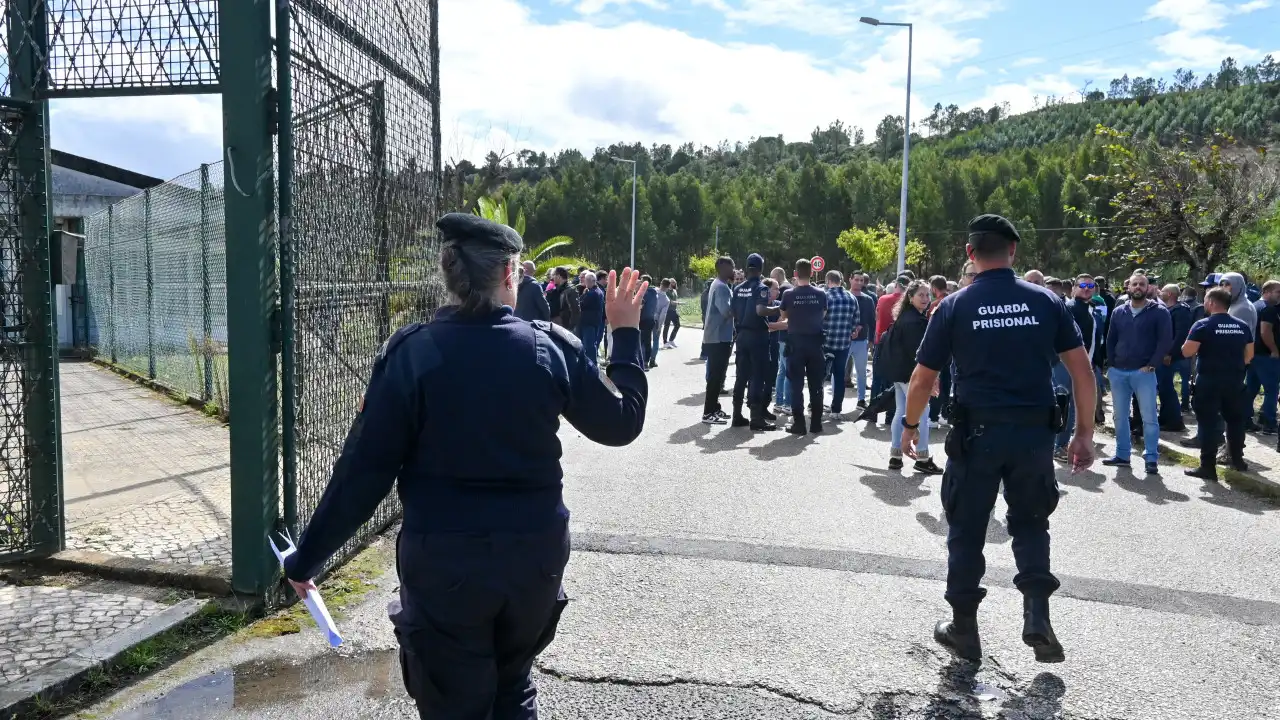 Guardas prisionais pedem "separação da reinserção social e da segurança"