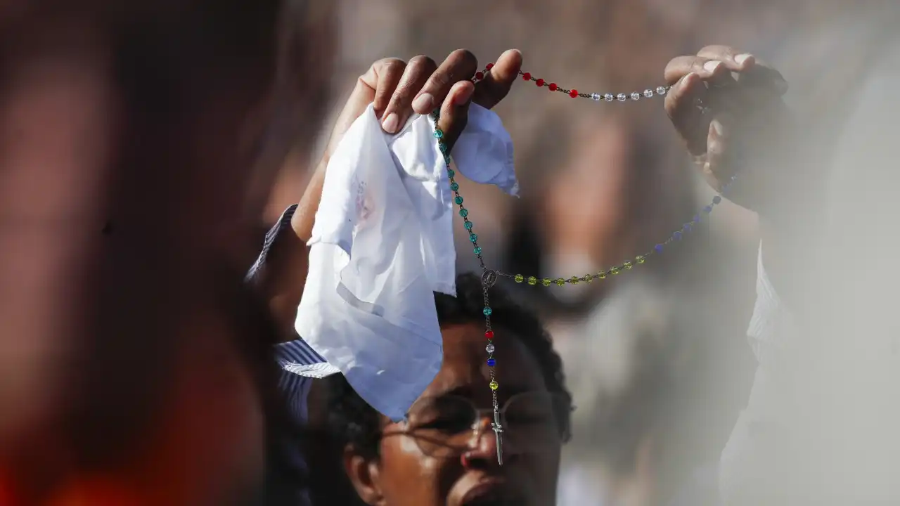 Bispo de Leiria-Fátima pede a peregrinos que espalhem mensagem de paz