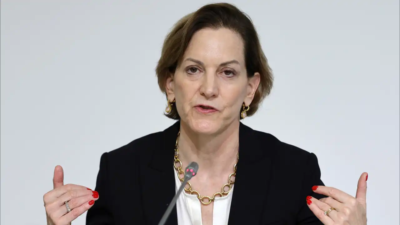 Jornalista e historiadora Anne Applebaum apela a apoio continuado a Kyiv