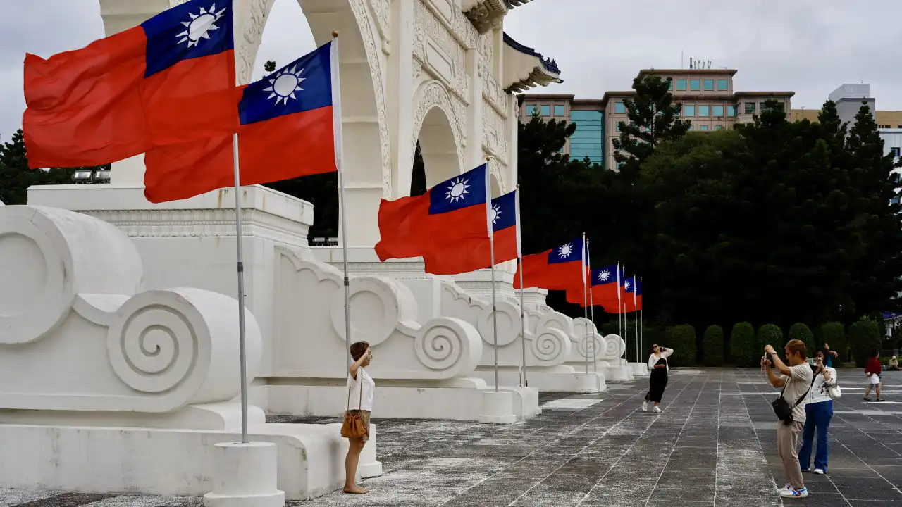 Alta diplomata dos EUA visita Taiwan após críticas de Trump à ilha