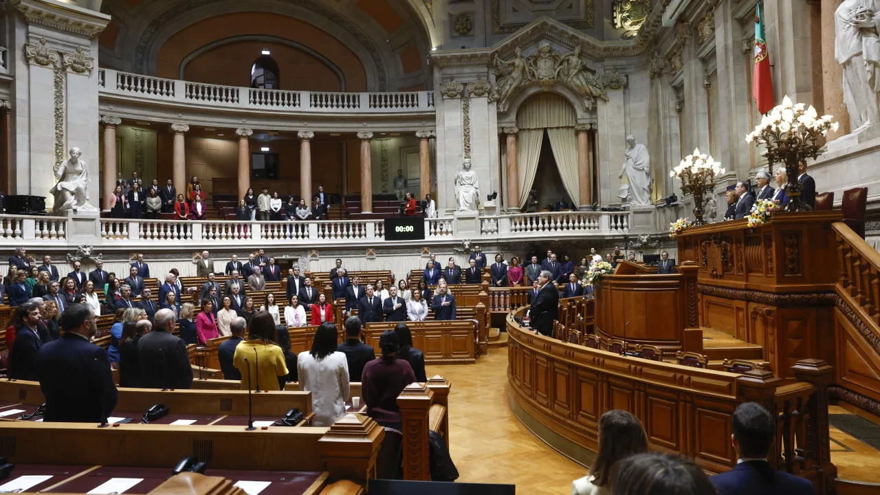 Ar começa a preparar legislatura em semana de provável posse do governo