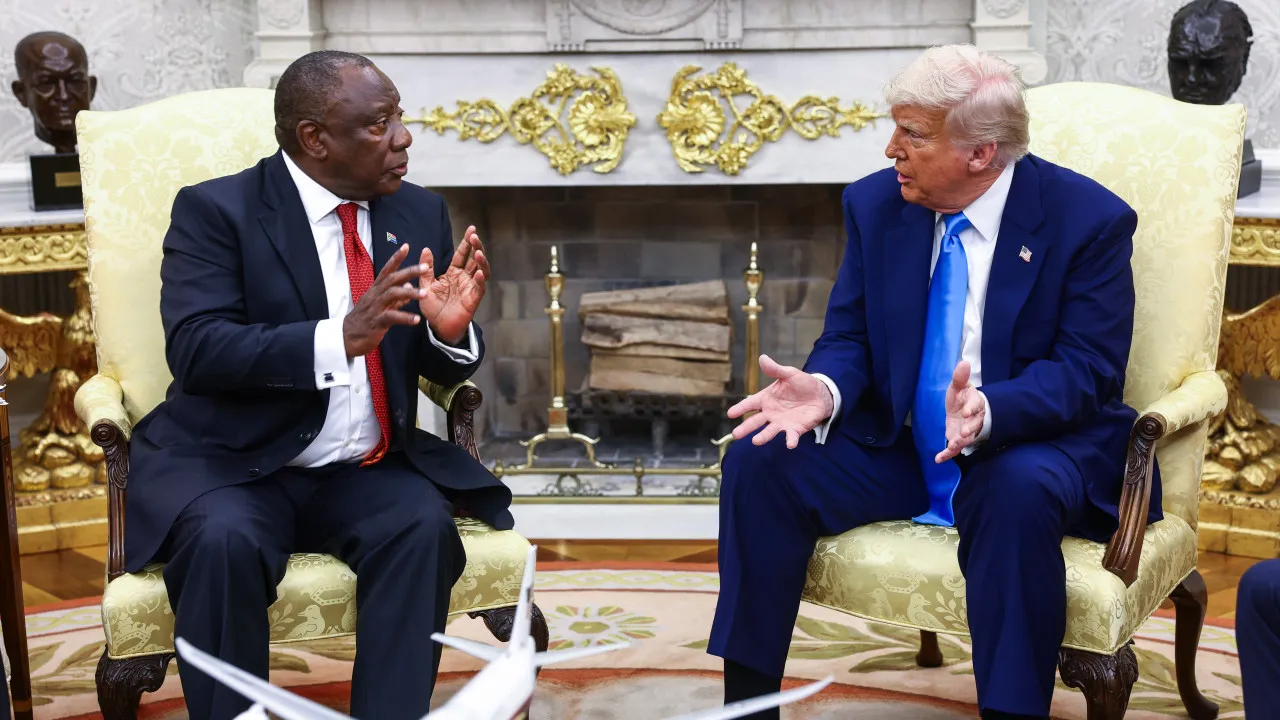 Trump confronta presidente sul-africano e momento gera tensão