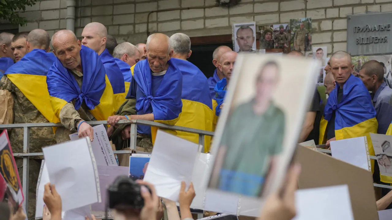 Libertados mais 307 prisioneiros ucranianos pela rússia após ataques