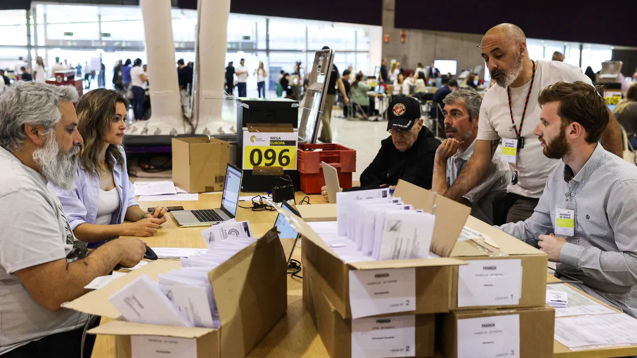 Over 296,000 Emigrant Votes Arrive in Lisbon, Shaping Portugal's Legislative Race