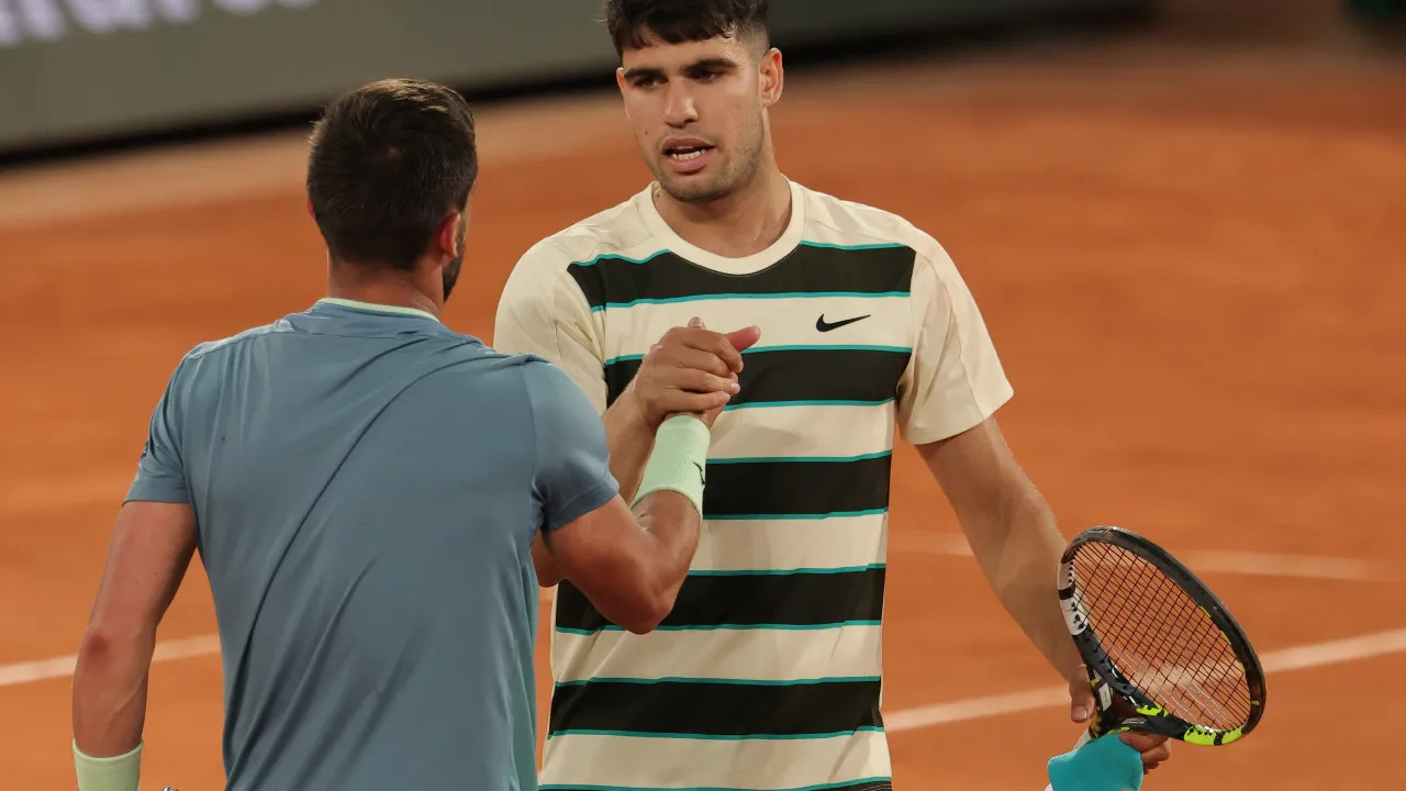 Campeão alcaraz sofreu para selar os 'oitavos' em roland garros