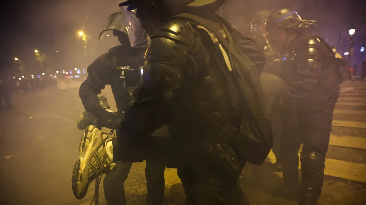 79 pessoas detidas no domingo em paris nos festejos do título do psg
