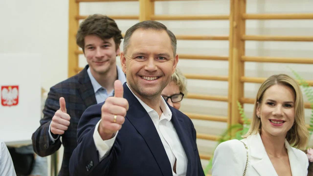 Convervador karol nawrocki vence presidenciais na polónia