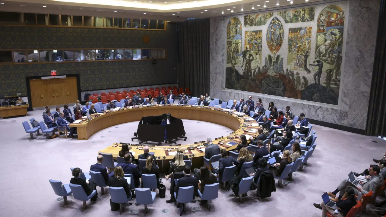 Estados do Golfo pedem luz verde à ONU para desobstruir estreito de Ormuz