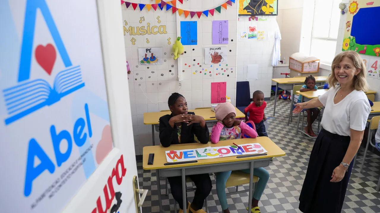 "Abel" traz amor e alegria à cura de crianças internadas em Luanda