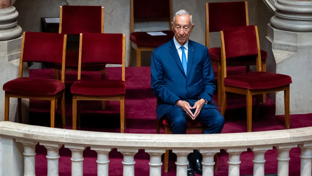 No regresso ao Parlamento, Marcelo assistiu sozinho à sessão solene