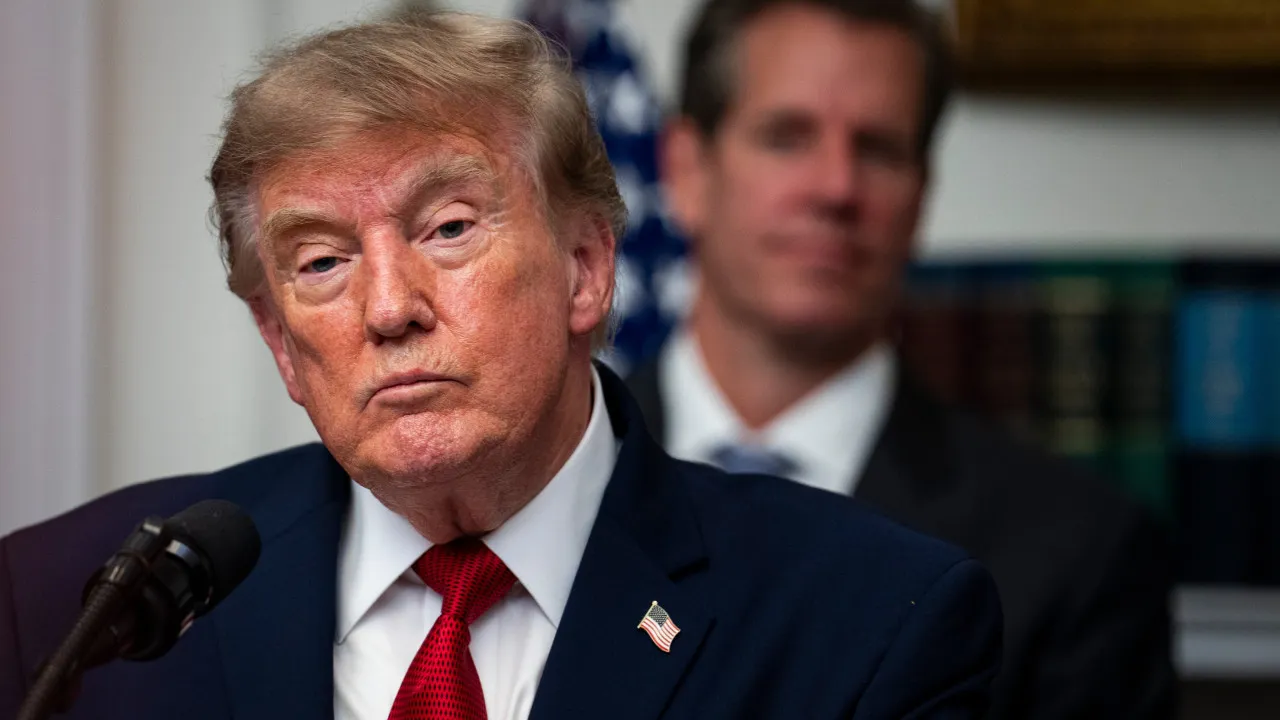 "Devastadora". Trump anuncia "guerra económica" inédita contra Teerão