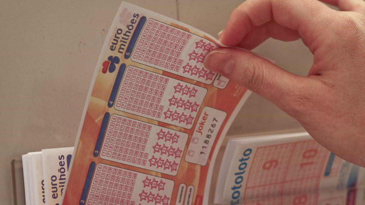 Três vezes em três meses. É a 3.ª vez que o jackpot do Euromilhões sai cá