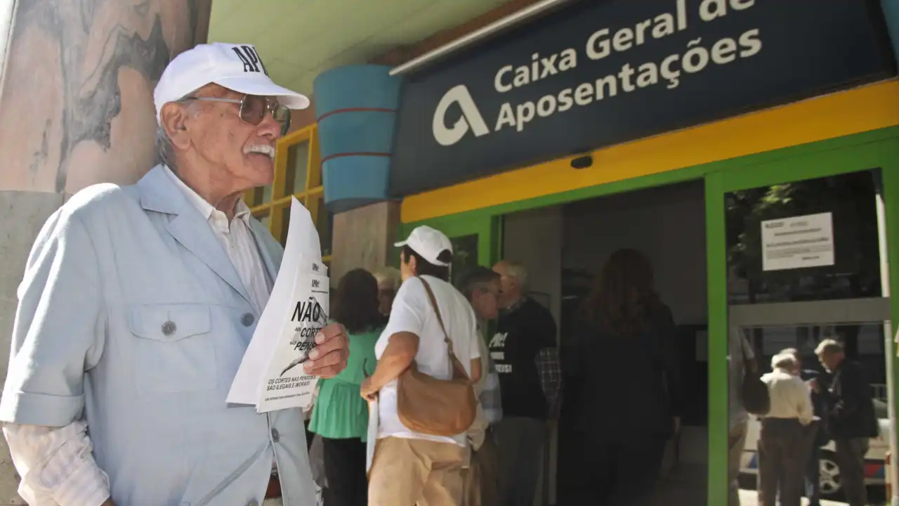 Deputados adiam pela 2.ª vez votação da proposta sobre reingresso à CGA