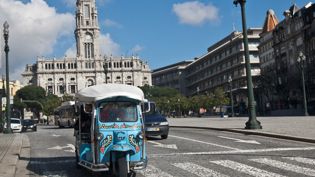 Porto vai limitar 'tuk-tuks' e autocarros turísticos no centro histórico