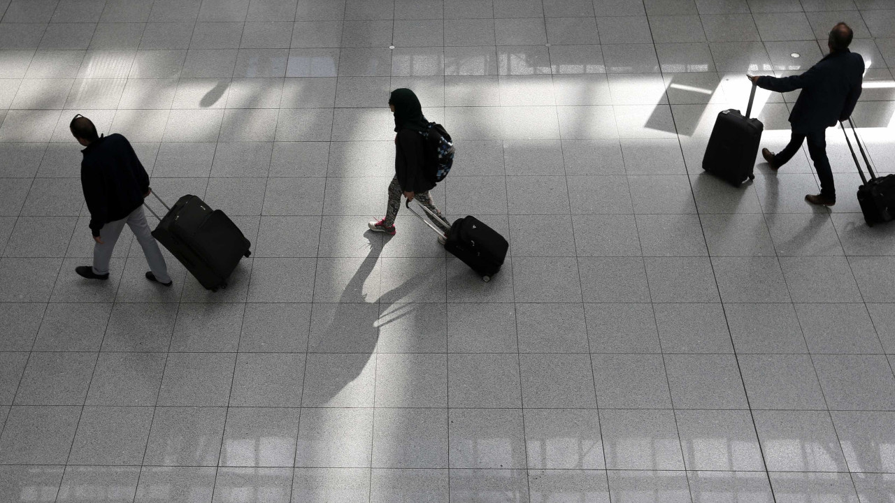 Manifestantes pró-Palestina bloqueiam acessos a aeroportos nos EUA