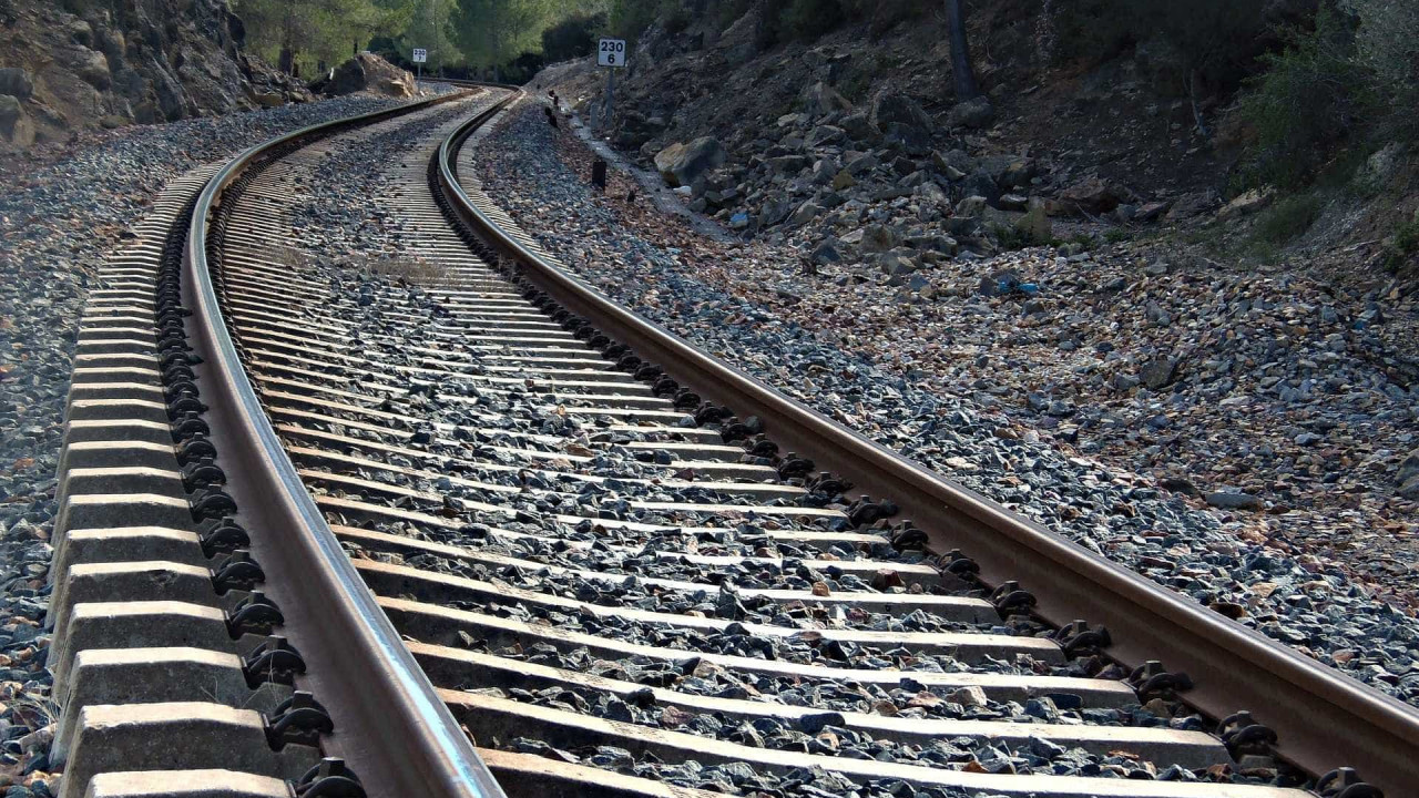 Reclamado impulso à ligação ferroviária do litoral norte a Madrid