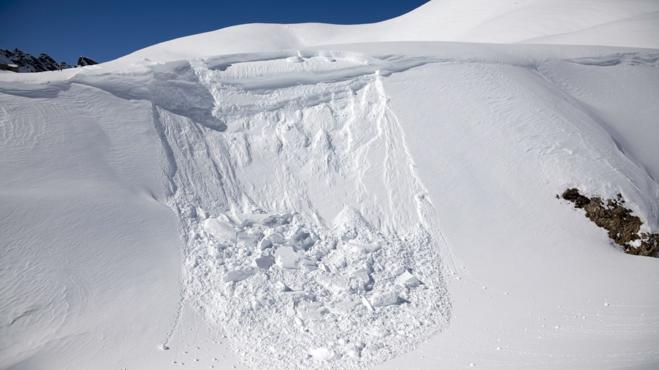 Three skiers die in an avalanche in Canada