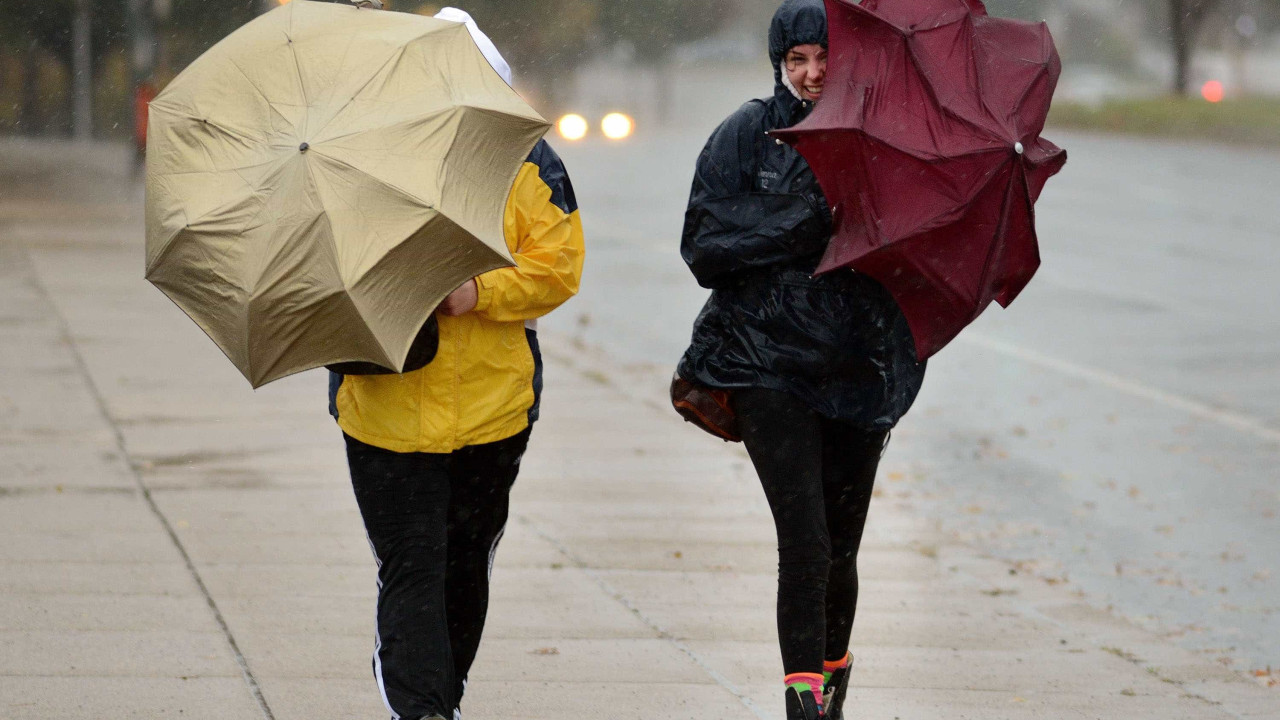 Chuva coloca quatro distritos sob aviso amarelo até às 14h