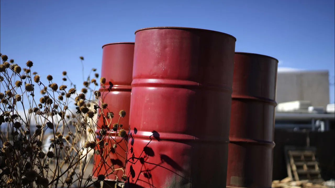 Brent avança 0,70% após novo ultimato de Trump para reabertura de Ormuz