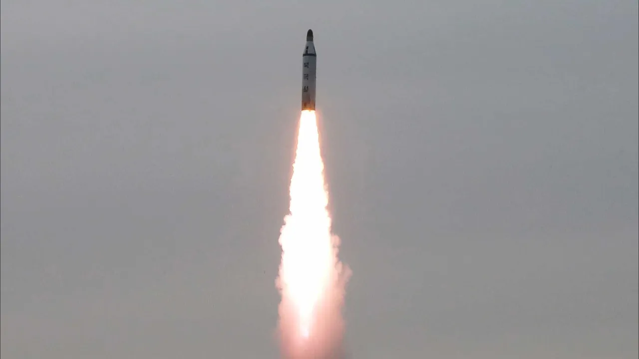 Coreia do Norte dispara "vários mísseis balísticos"