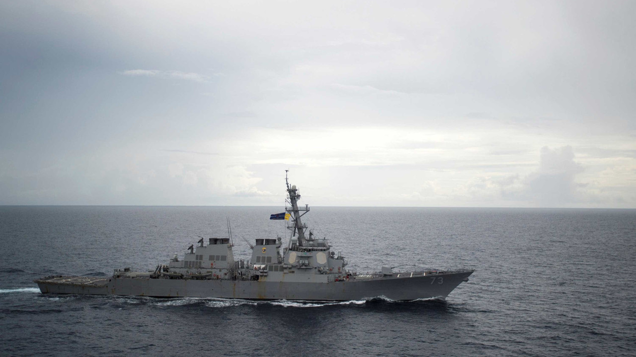&quot;Emitido aviso&quot; a navio militar dos EUA no Mar do Sul da China