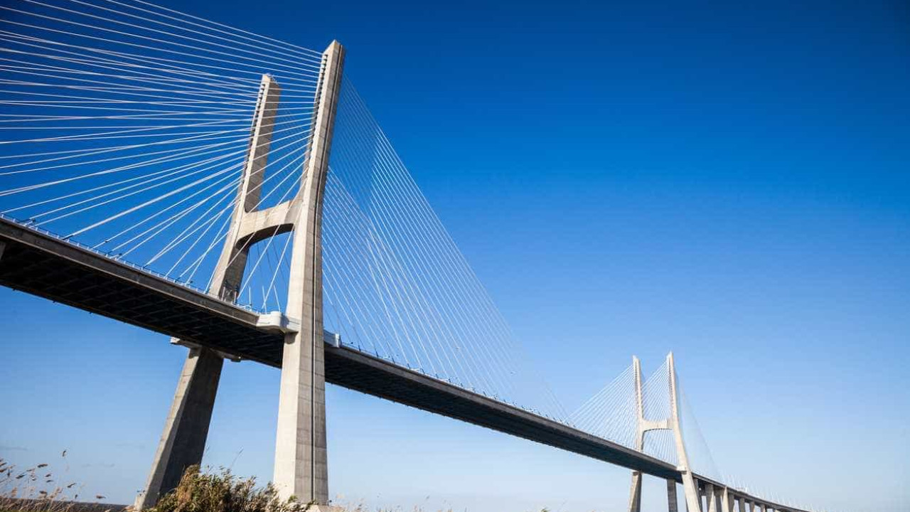 Trânsito &quot;muito congestionado&quot; após acidente na Ponte Vasco da Gama