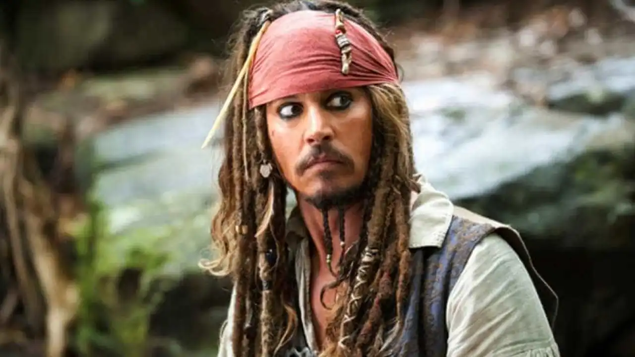 Johnny Depp visitou crianças em hospital espanhol vestido de Jack Sparrow