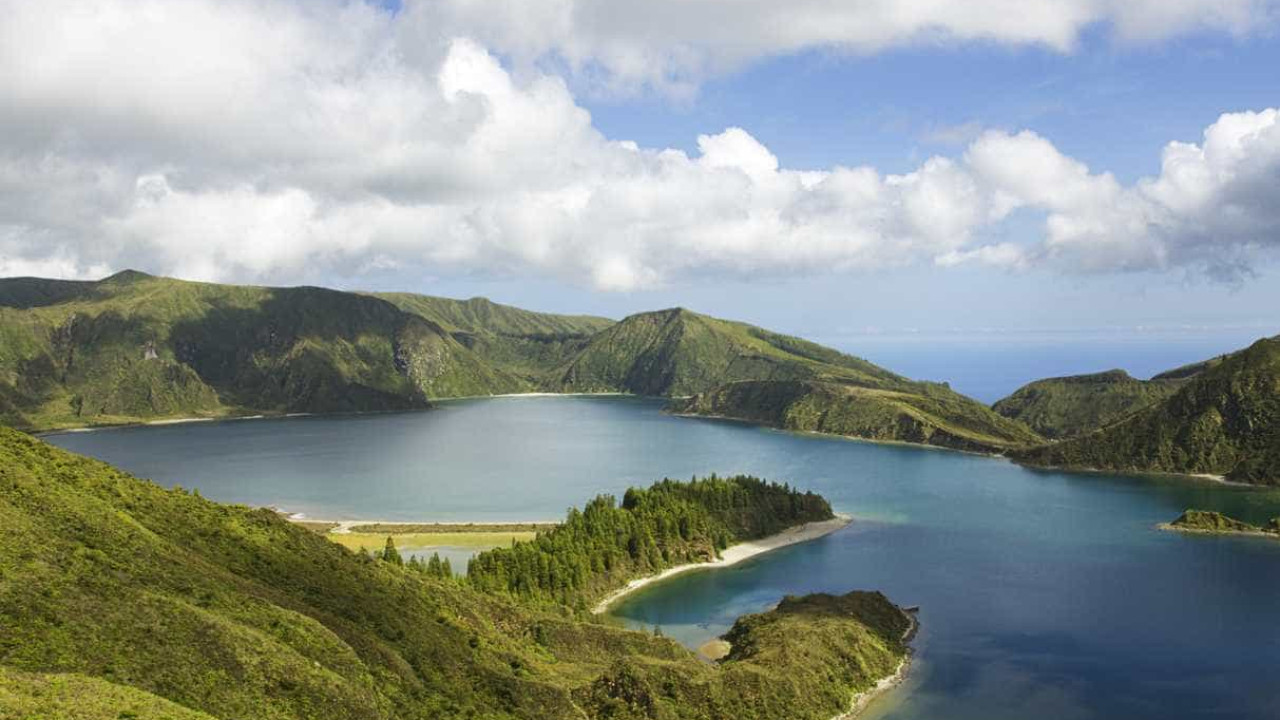 Turista belga desaparecido na Lagoa do Fogo nos Açores. PSP faz buscas