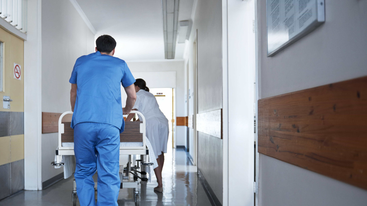Enfermeiros da Santa Casa suspendem greve após exoneração de provedora