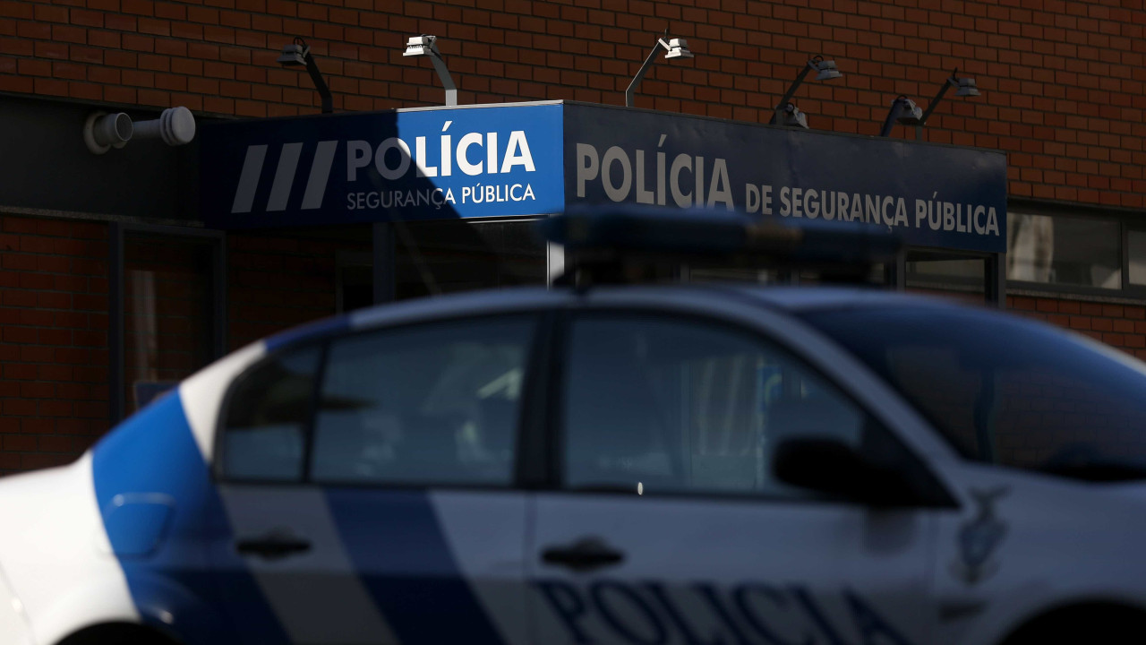Homem detido em Coimbra por ameaçar família com machado e ferro