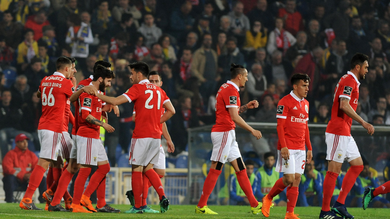 Спорт ф м. Форма Бенфики.