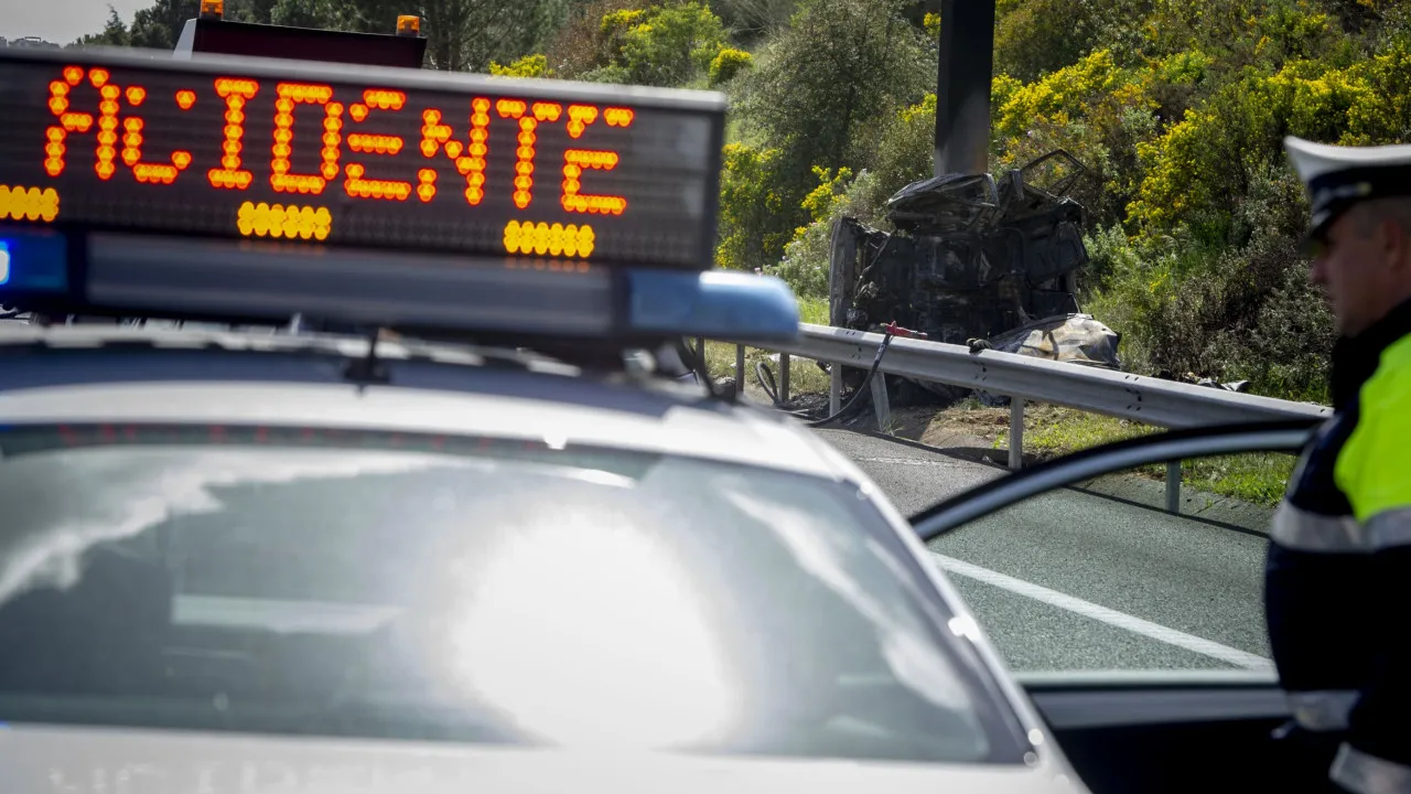 Quatro feridos graves em colisão entre dois veículos em Penafiel